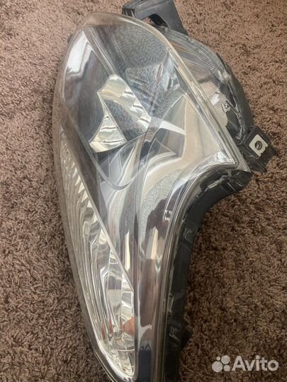 Передняя правая фара тойота рактис