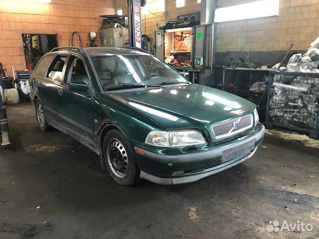 Разбор на запчасти Volvo S40 / V40