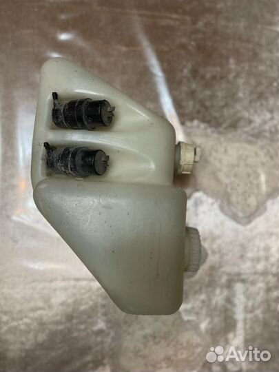 Бочок омывателя лобового стекла