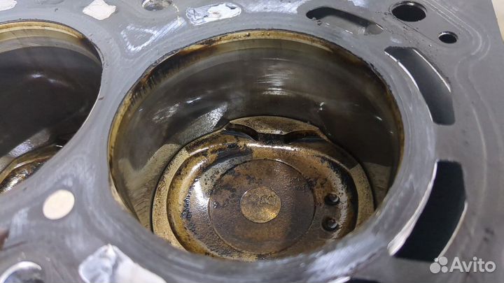 Блок цилиндров Toyota Avensis 1, 2001