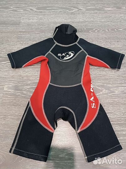 Плавательный костюм