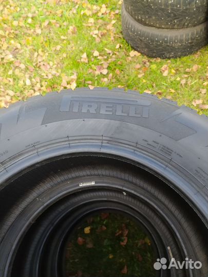 Pirelli Ice Zero 215/65 R16