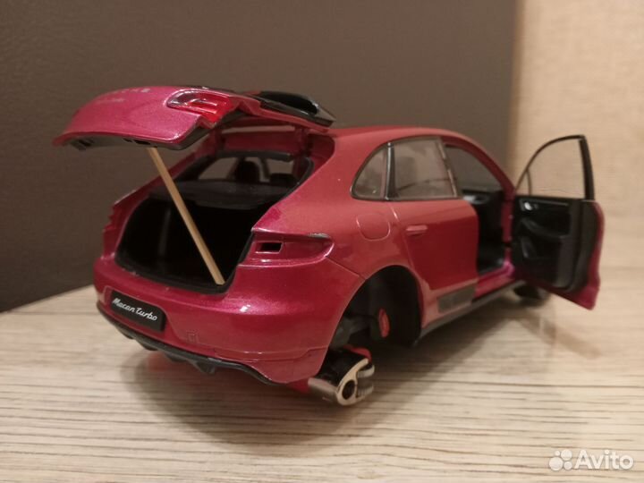 Модель автомобиля 1 24