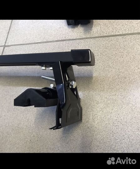 Поперечный на крышу авто. Багажник