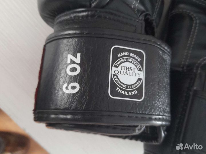 Тогр есть.Боксерские перчатки twins 12