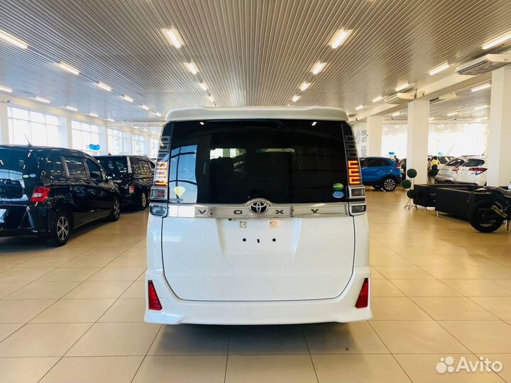 Toyota Voxy 2.0 CVT, 2018, 88 000 км