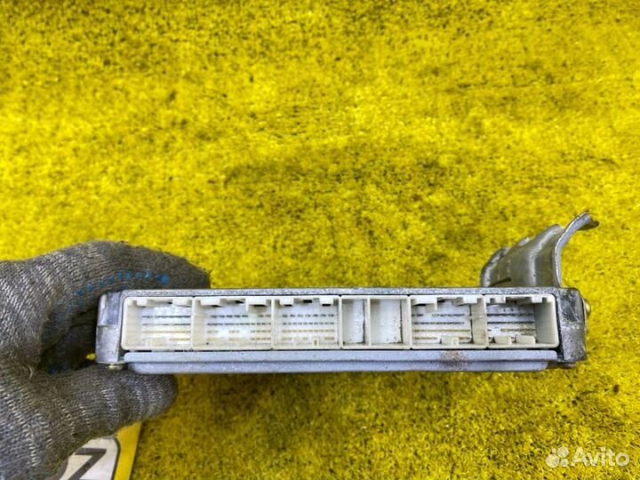 Блок управления двс передний Toyota Land Cruiser