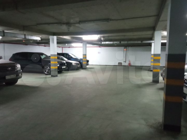 Машиноместо, 15 м²