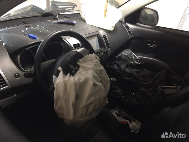 Mitsubishi Outlander 2.4 МТ, 2008, битый, 208 000 км