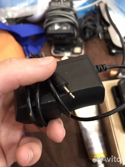 Зарядники много