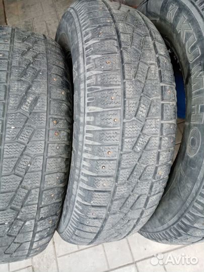 Kumho I'Zen Stud Snow KW11 235/70 R16