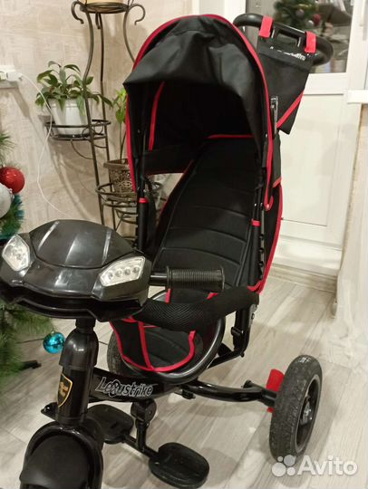 Трехколесный велосипед с ручкой