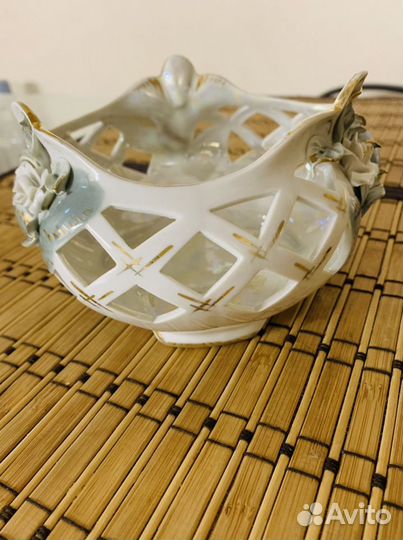 Ваза фарфоровая