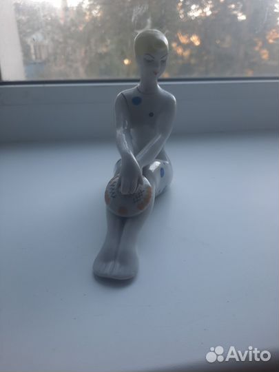 Статуэтка фарфор