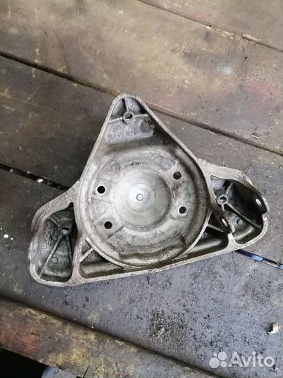 Передняя опора стойки Фольцваген Пассат Б5+