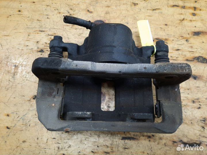 Суппорт передний левый Honda Accord CM2 K24A 2003