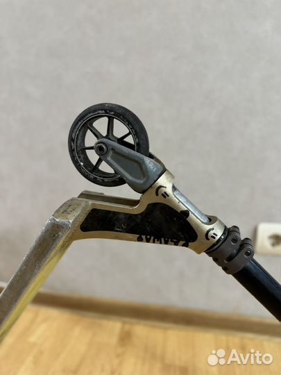 Трюковой самокат District