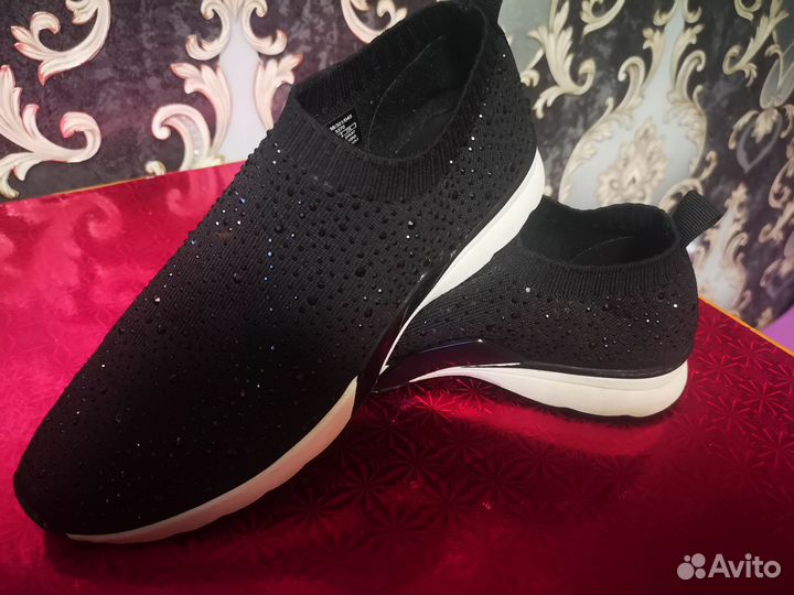 Кроссовки со стразами