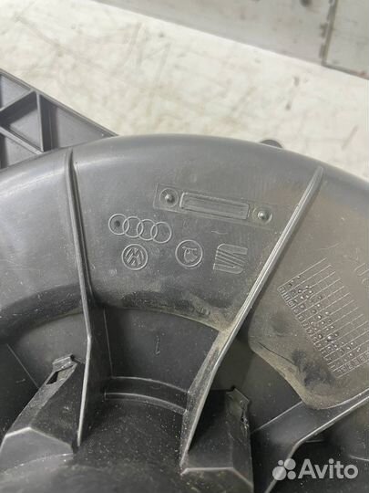 Моторчик печки Skoda Roomster