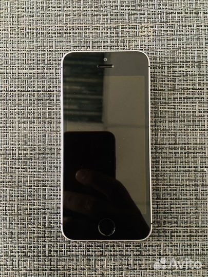 Телефон iPhone SE