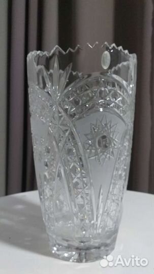 Большая хрустальная ваза для цветов
