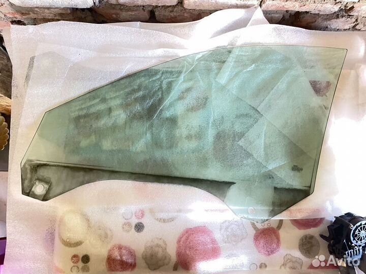 Стекло левое и правое переднее 2003г ауди-А6