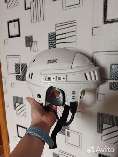 Хоккейный шлем