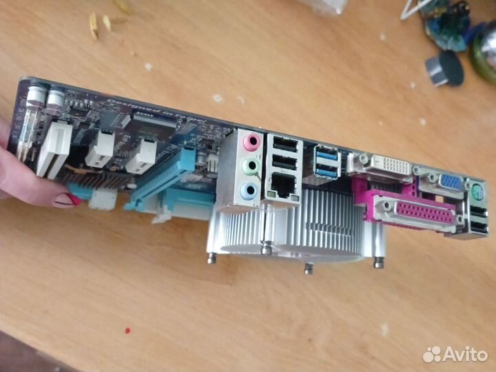 Материнская плата с процессором без памяти