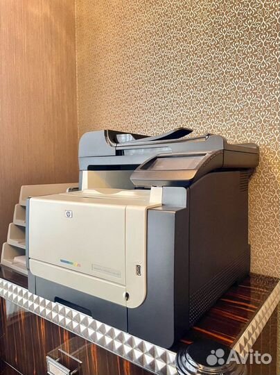 Цветной Лазерный принтер/сканер мфу HP LaseJjet