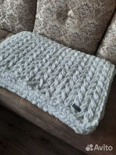 Белый плюшевый плед-покрывало