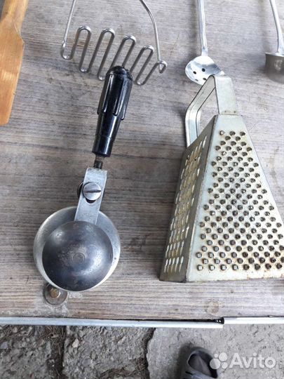 Закаточная машинка и кухонные принадлежности