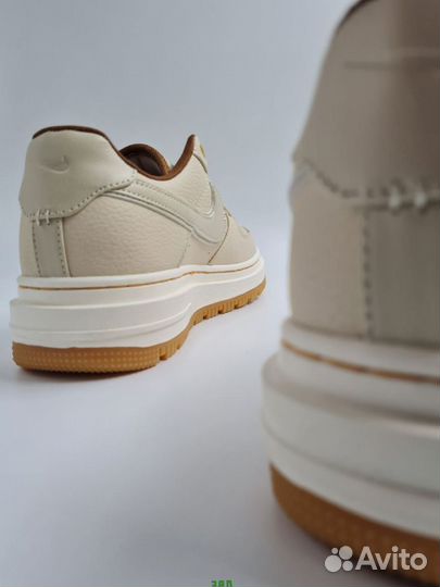 Nike Air Force 1 Luxe