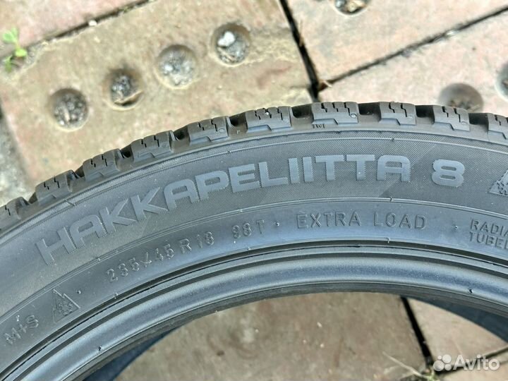 Nokian Tyres Hakkapeliitta 8 235/45 R18