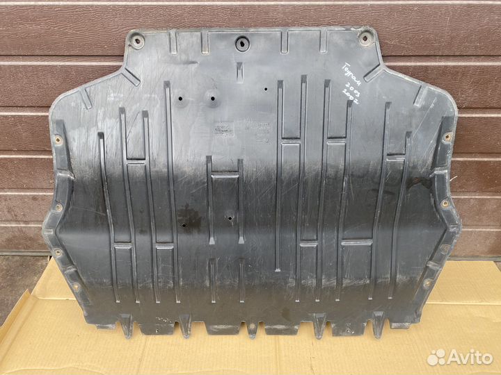 Защита двигателя Volkswagen Touran 1K0825237AG