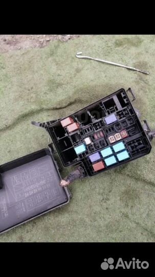 Продам корпус предохранителей под капотом правый