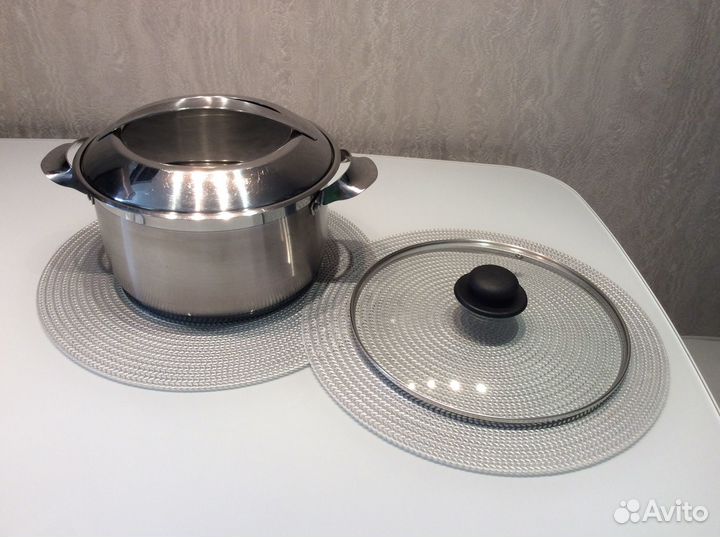 Кастрюля,крышка для сковородки