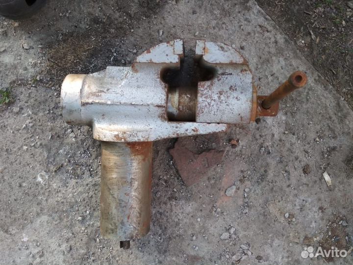 Тиски тисы слесарные СССР