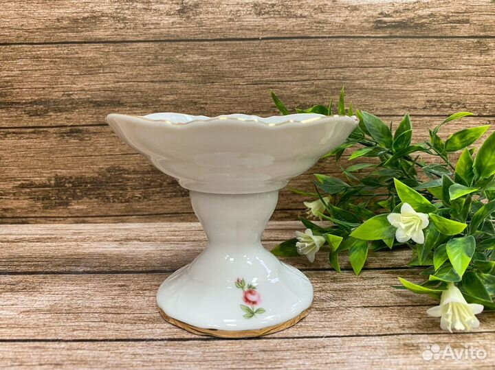 Салатник на ножке 