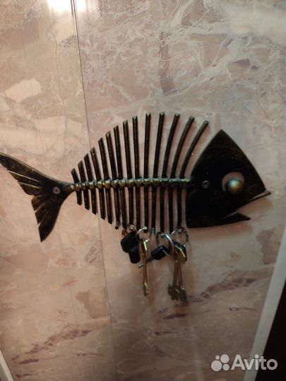 Ключница настенная металлическая