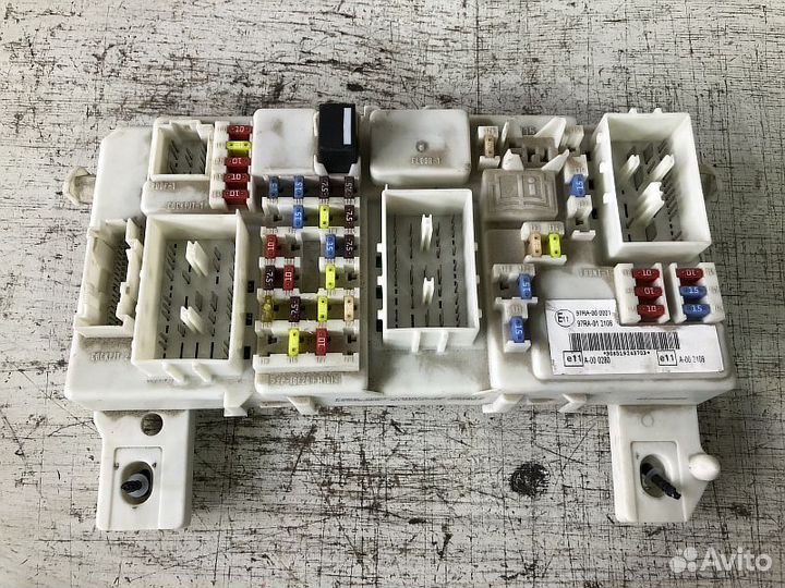 Блок предохранителей салонный Форд Фокус 2