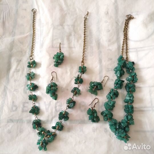Бусы из хризопраза с серьгами
