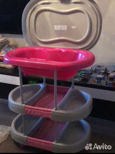 Ванночка для купания и пеленальный столик brevi