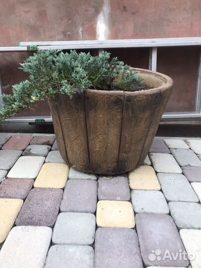 Большой цветочный горшок уличный