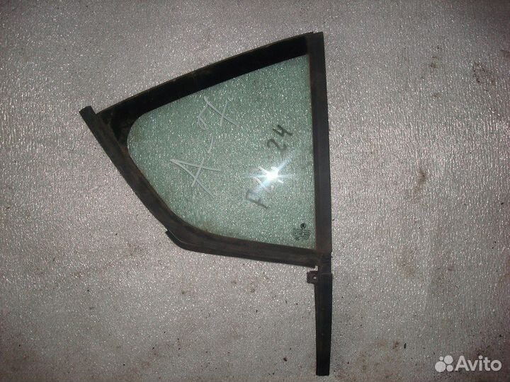 Стекло двери заднее правое (форточка) Skoda Octavi