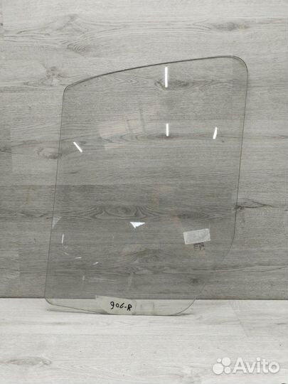 Стекло двери переднее правое Mercedes Sprinter 906