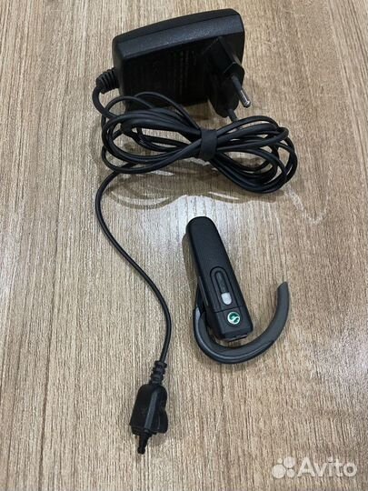 Bluetooth гарнитура sony (батарея новая)