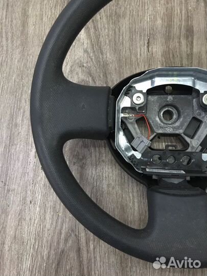 Руль Nissan Micra 2005