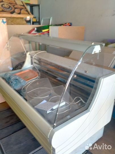 Холодильная витрина, стеллажи