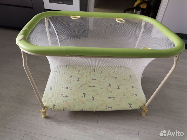 Манеж детский, стульчик для кормления