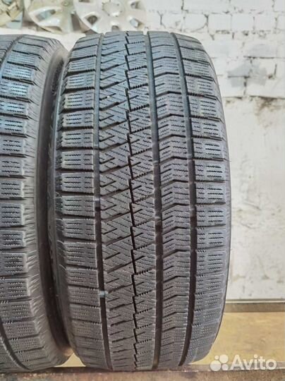 Bridgestone Blizzak VRX2 205/50 R17 93Q